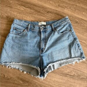Abercrombie Curve Love 90s High Rise Cutoff Shorts 16 / 33